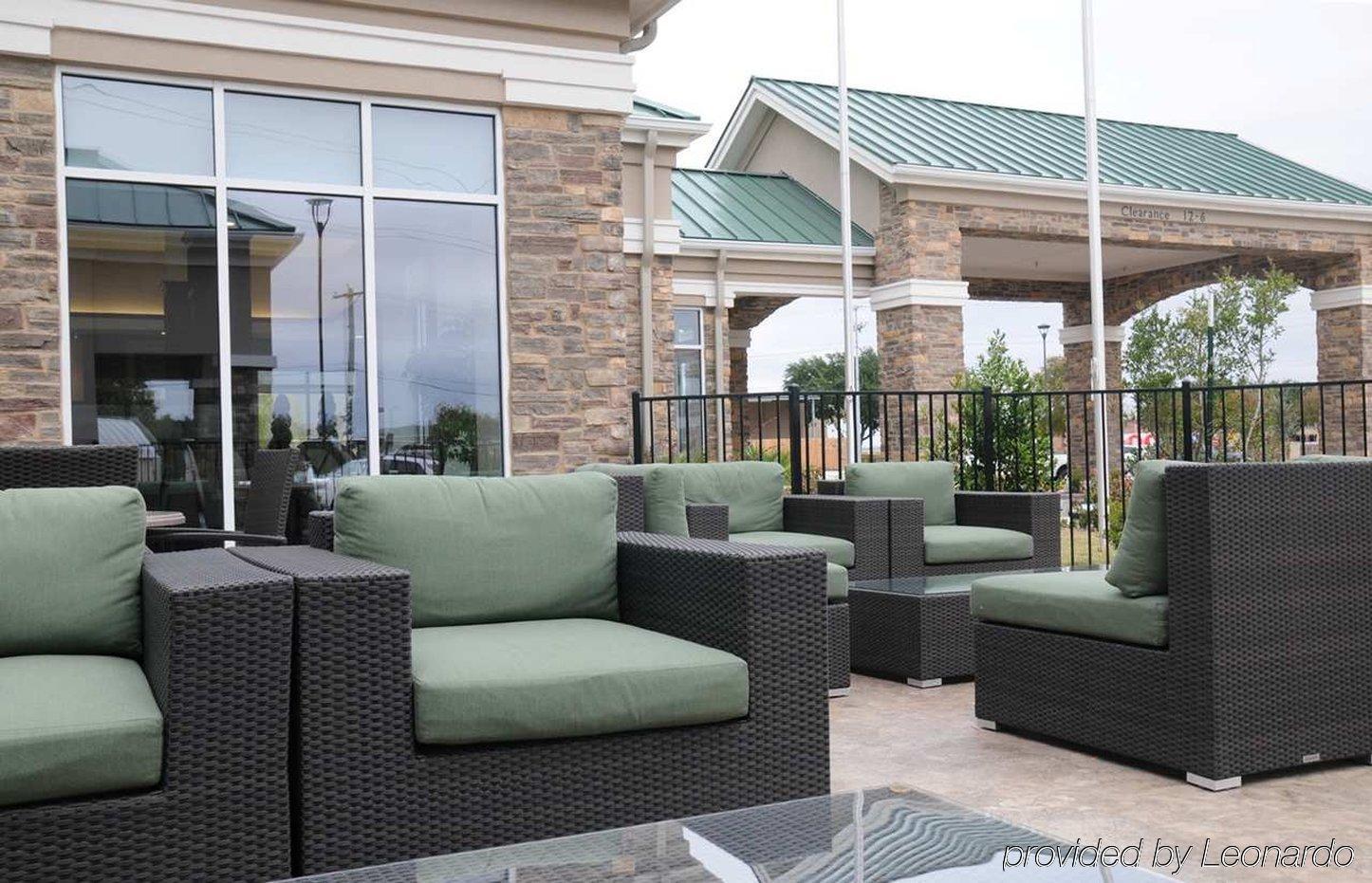 Hilton Garden Inn New Braunfels Servis gambar